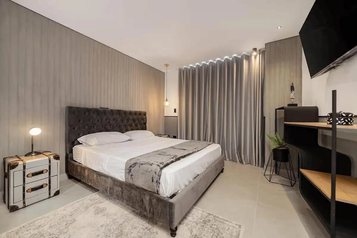 Apt In El Poblado, Walkable Area With Parking 215 Medellin 0*,