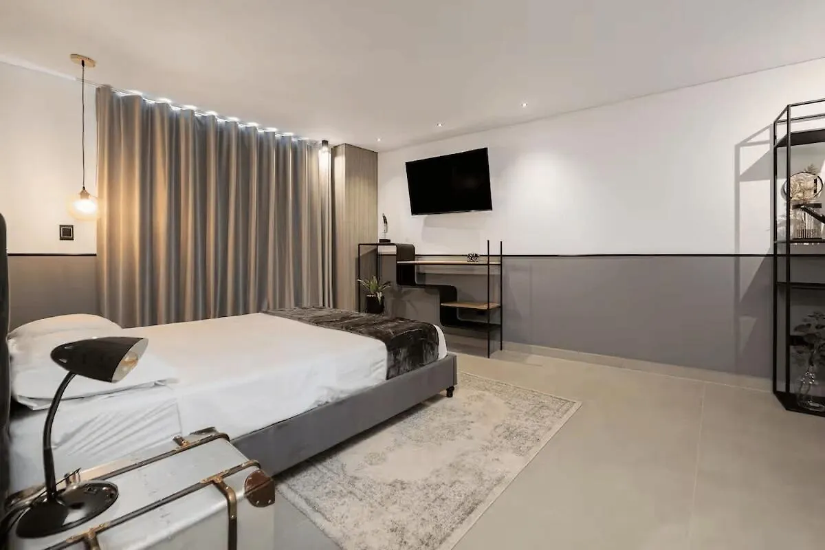 Apt In El Poblado, Walkable Area With Parking 215 Medellin