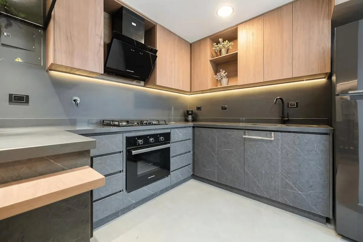 Apt In El Poblado, Walkable Area With Parking 215 Medellin Apartment